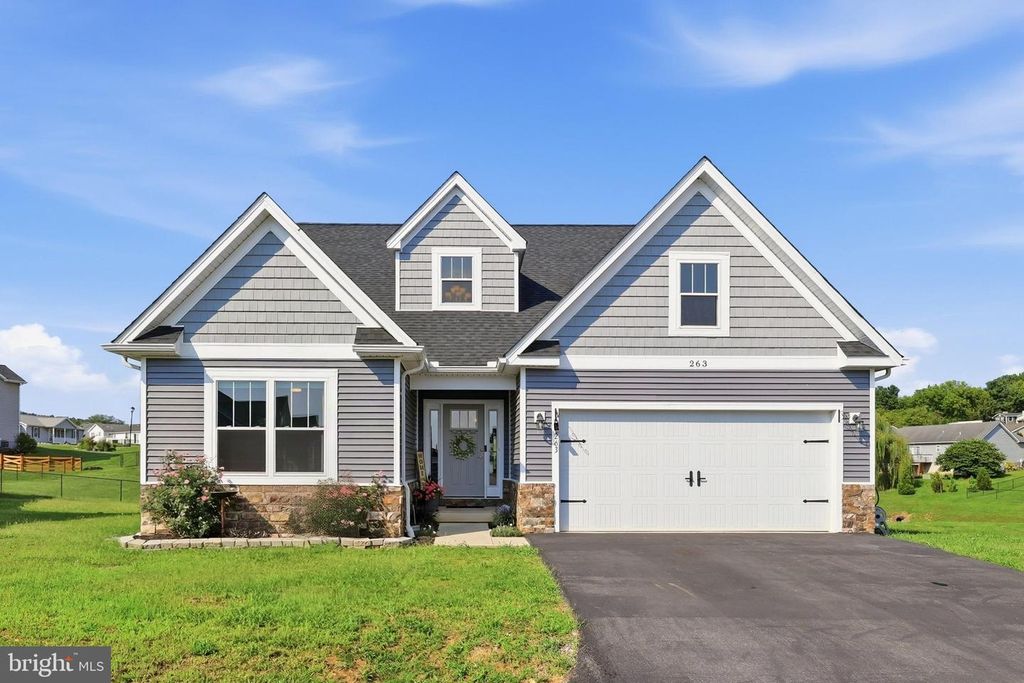263 TWICKENHAM DR, Martinsburg, WV 25403