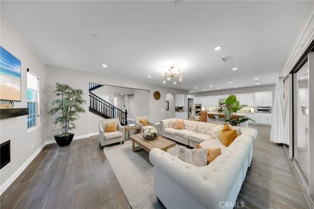 60 Dunmore, Irvine, CA 92620