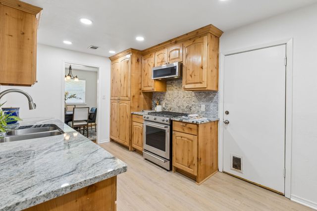 104 N Weatherred Drive, Richardson, TX 75080