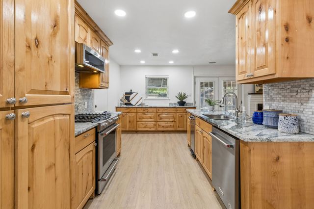 104 N Weatherred Drive, Richardson, TX 75080