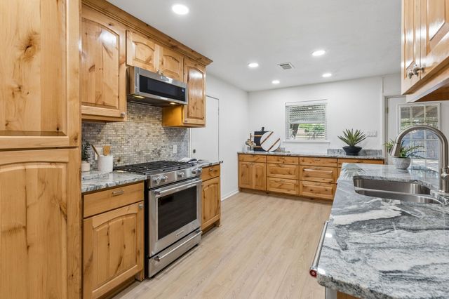 104 N Weatherred Drive, Richardson, TX 75080