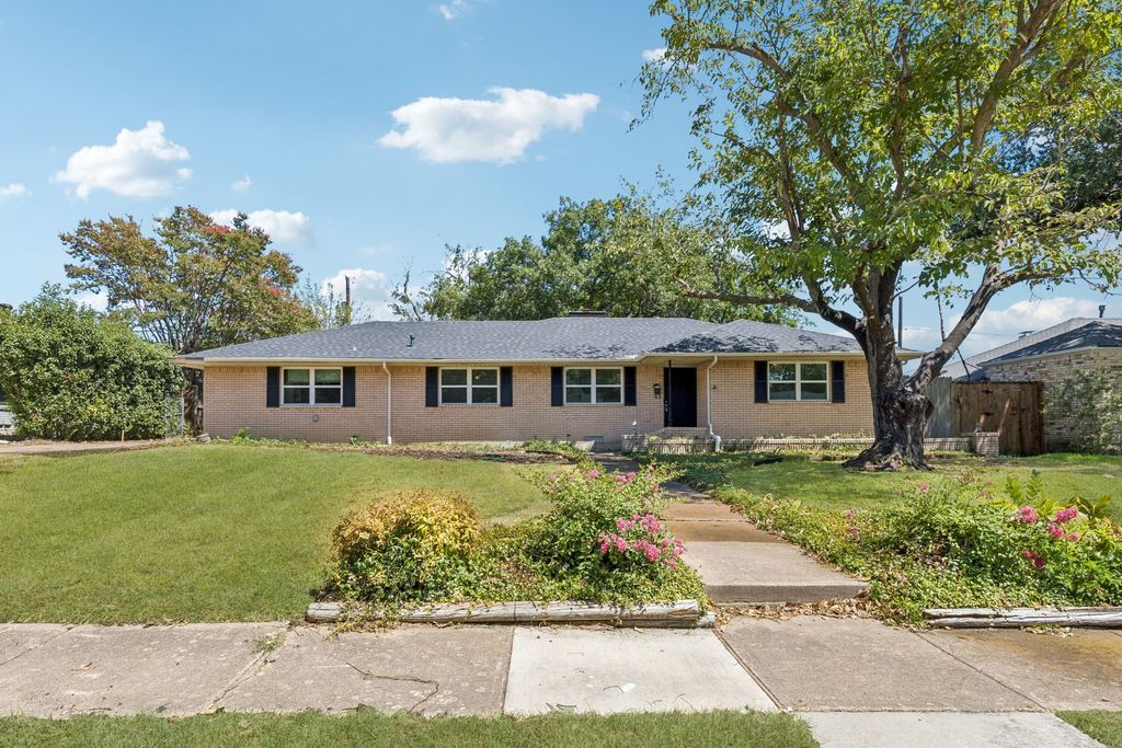 104 N Weatherred Drive, Richardson, TX 75080