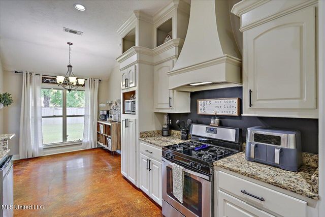125 Woodridge Drive, Pearl, MS 39208