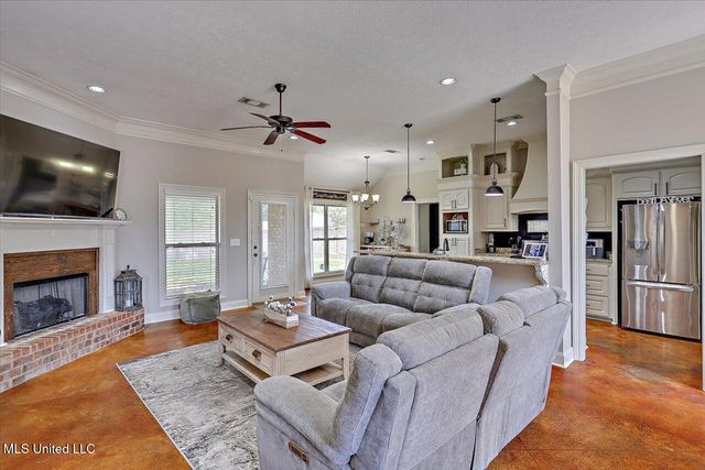 125 Woodridge Drive, Pearl, MS 39208