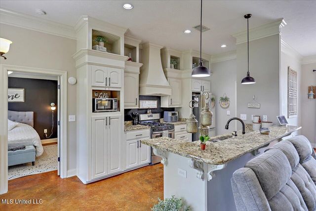 125 Woodridge Drive, Pearl, MS 39208