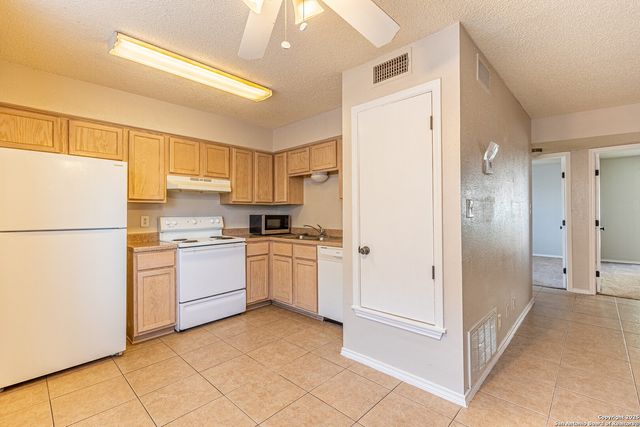 10561 Starcrest, San Antonio, TX 78217