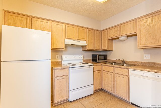 10561 Starcrest, San Antonio, TX 78217