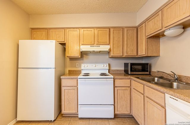 10561 Starcrest, San Antonio, TX 78217