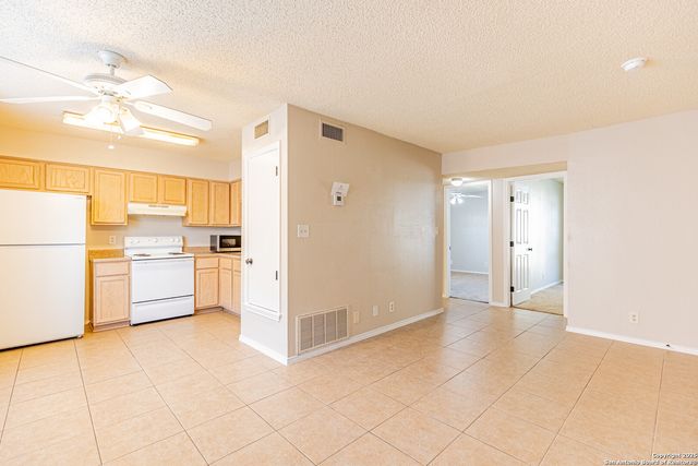 10561 Starcrest, San Antonio, TX 78217