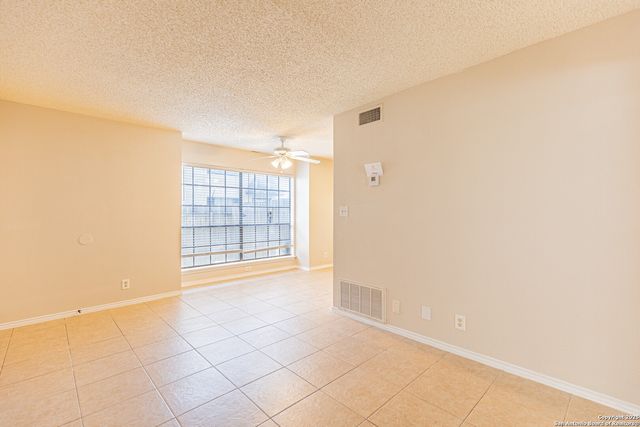 10561 Starcrest, San Antonio, TX 78217