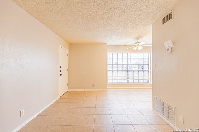 10561 Starcrest, San Antonio, TX 78217