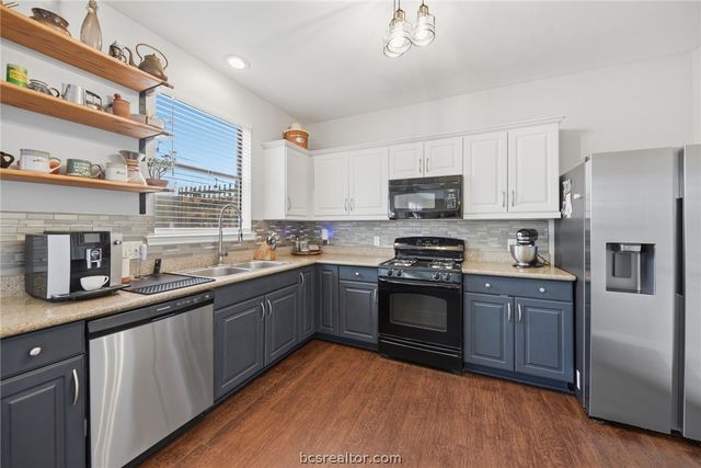 2403 Cheyenne Drive, Brenham, TX 77833