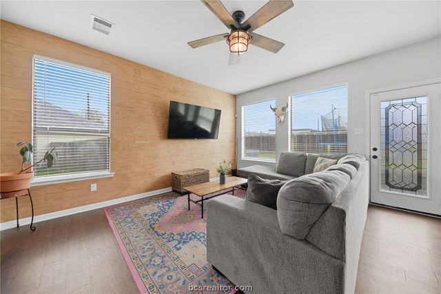 2403 Cheyenne Drive, Brenham, TX 77833