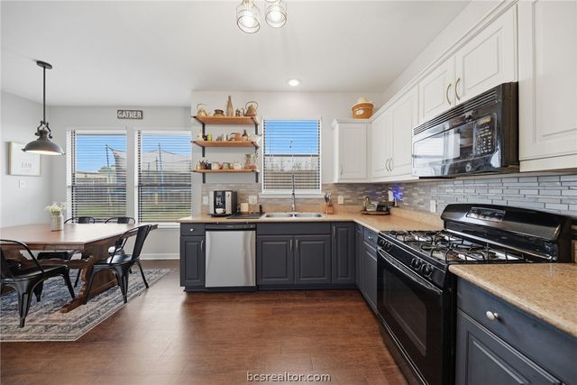 2403 Cheyenne Drive, Brenham, TX 77833