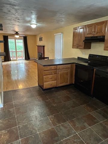 7 Valleyview Ct 3, Fitchburg, MA 01420