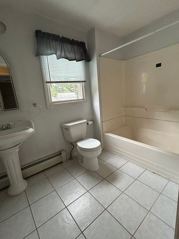 7 Valleyview Ct 3, Fitchburg, MA 01420
