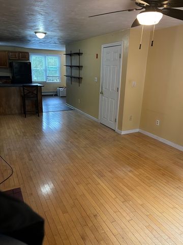 7 Valleyview Ct 3, Fitchburg, MA 01420