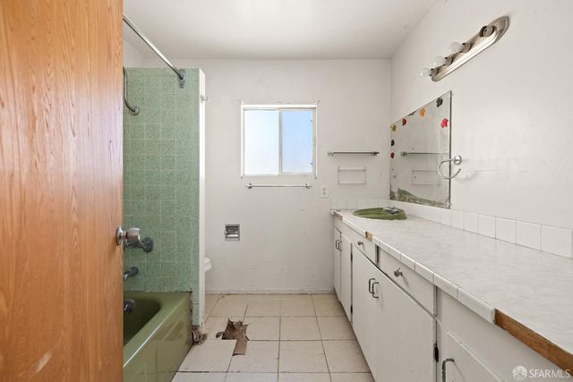 1285 Pacific Avenue, San Francisco, CA 94109