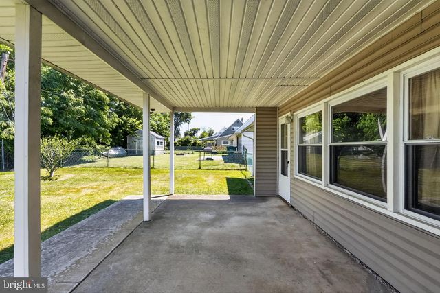 17 IDOLSTONE RD, Levittown, PA 19057