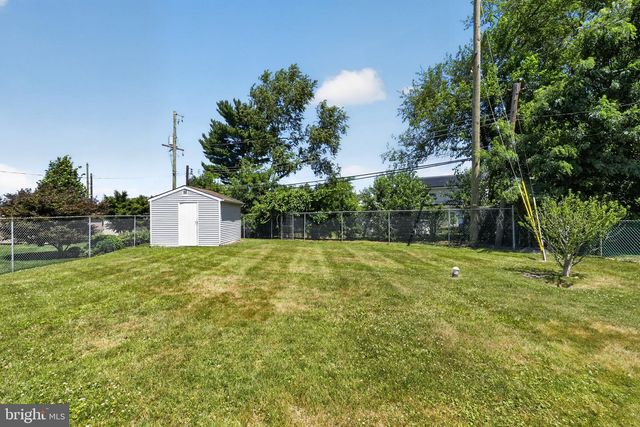 17 IDOLSTONE RD, Levittown, PA 19057
