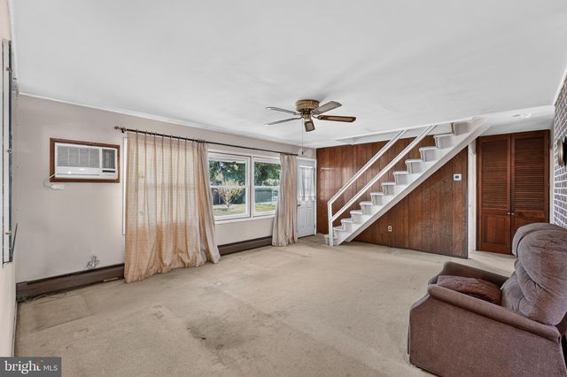 17 IDOLSTONE RD, Levittown, PA 19057