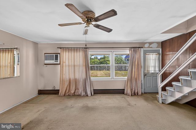 17 IDOLSTONE RD, Levittown, PA 19057