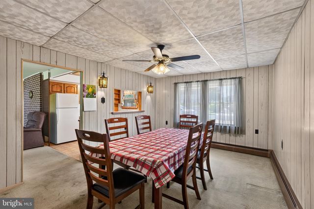 17 IDOLSTONE RD, Levittown, PA 19057