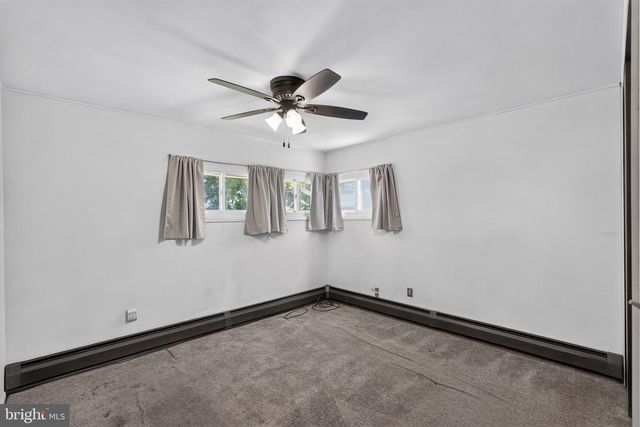 17 IDOLSTONE RD, Levittown, PA 19057