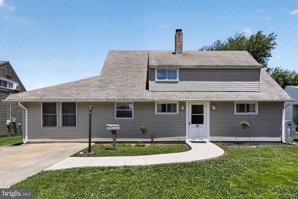 17 IDOLSTONE RD, Levittown, PA 19057