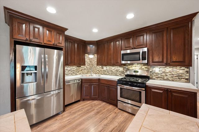 2322 W 1st Avenue, Corsicana, TX 75110