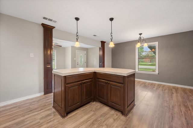 2322 W 1st Avenue, Corsicana, TX 75110