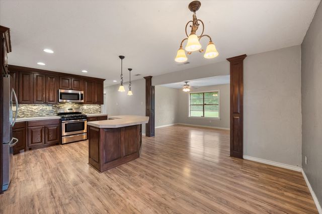 2322 W 1st Avenue, Corsicana, TX 75110