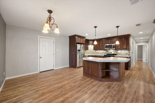 2322 W 1st Avenue, Corsicana, TX 75110