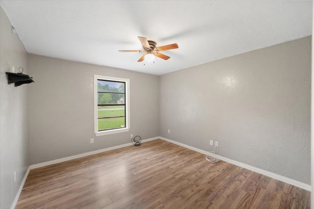 2322 W 1st Avenue, Corsicana, TX 75110