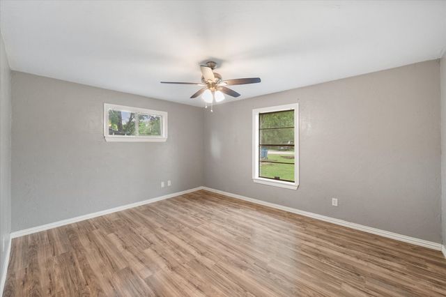 2322 W 1st Avenue, Corsicana, TX 75110