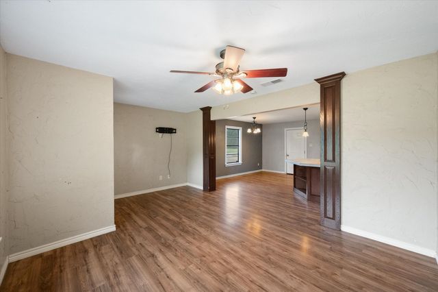 2322 W 1st Avenue, Corsicana, TX 75110