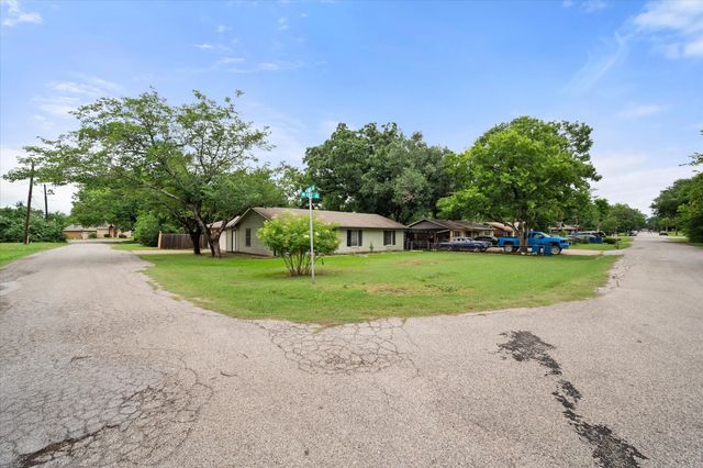 2322 W 1st Avenue, Corsicana, TX 75110