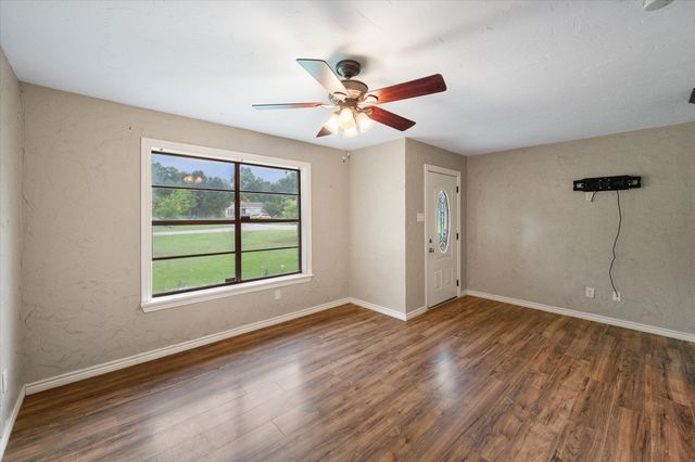 2322 W 1st Avenue, Corsicana, TX 75110