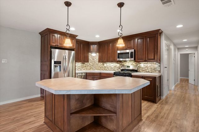 2322 W 1st Avenue, Corsicana, TX 75110
