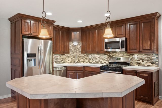 2322 W 1st Avenue, Corsicana, TX 75110