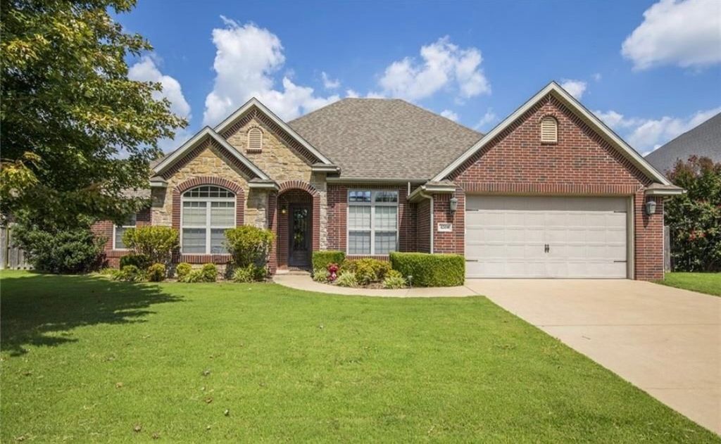 4504 W Putting Green Drive, Fayetteville, AR 72704