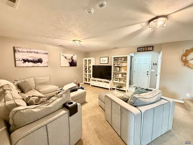 14827 GLENWOOD DR, Summerset, SD 57769