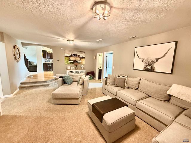 14827 GLENWOOD DR, Summerset, SD 57769