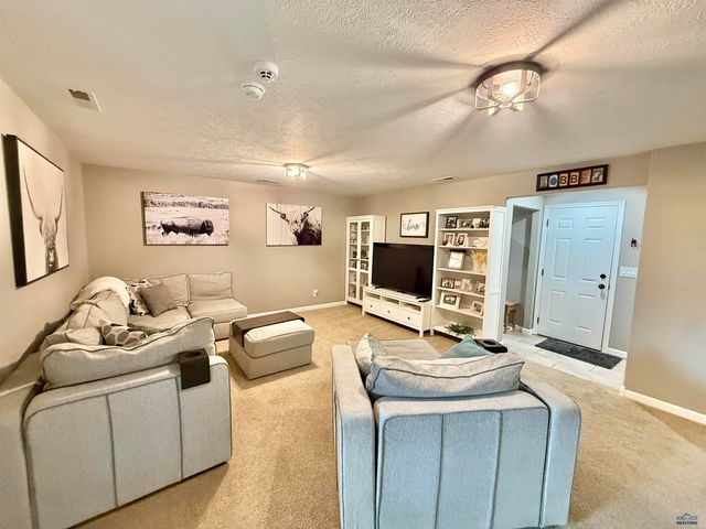 14827 GLENWOOD DR, Summerset, SD 57769