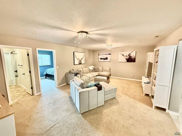 14827 GLENWOOD DR, Summerset, SD 57769