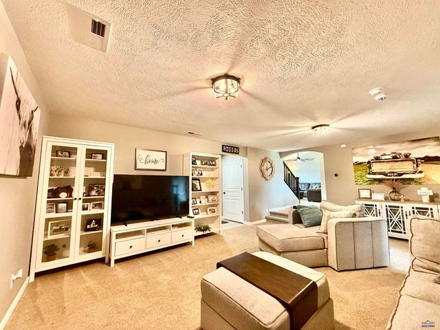 14827 GLENWOOD DR, Summerset, SD 57769