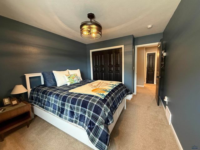 14827 GLENWOOD DR, Summerset, SD 57769