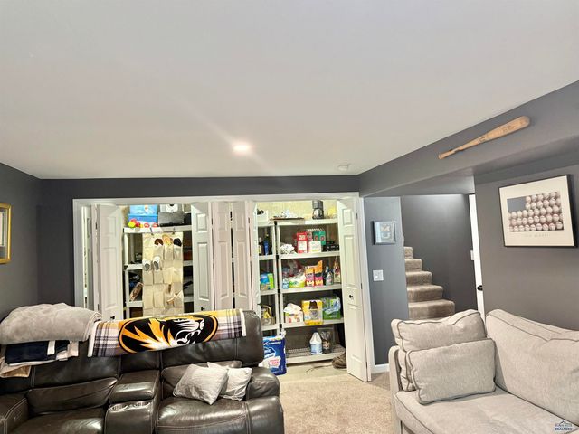 14827 GLENWOOD DR, Summerset, SD 57769
