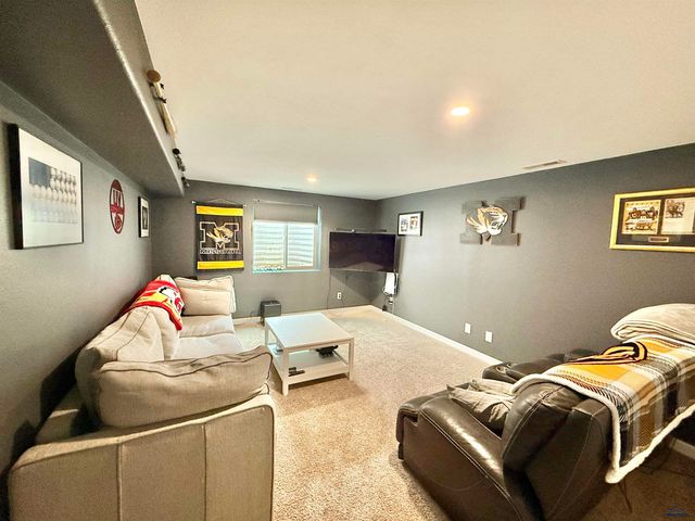 14827 GLENWOOD DR, Summerset, SD 57769