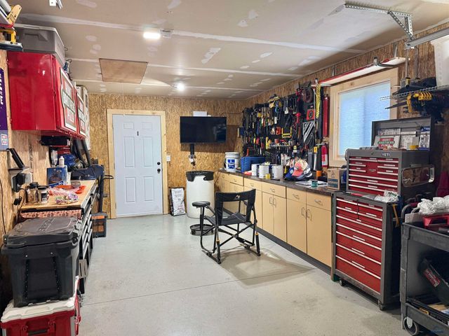 14827 GLENWOOD DR, Summerset, SD 57769